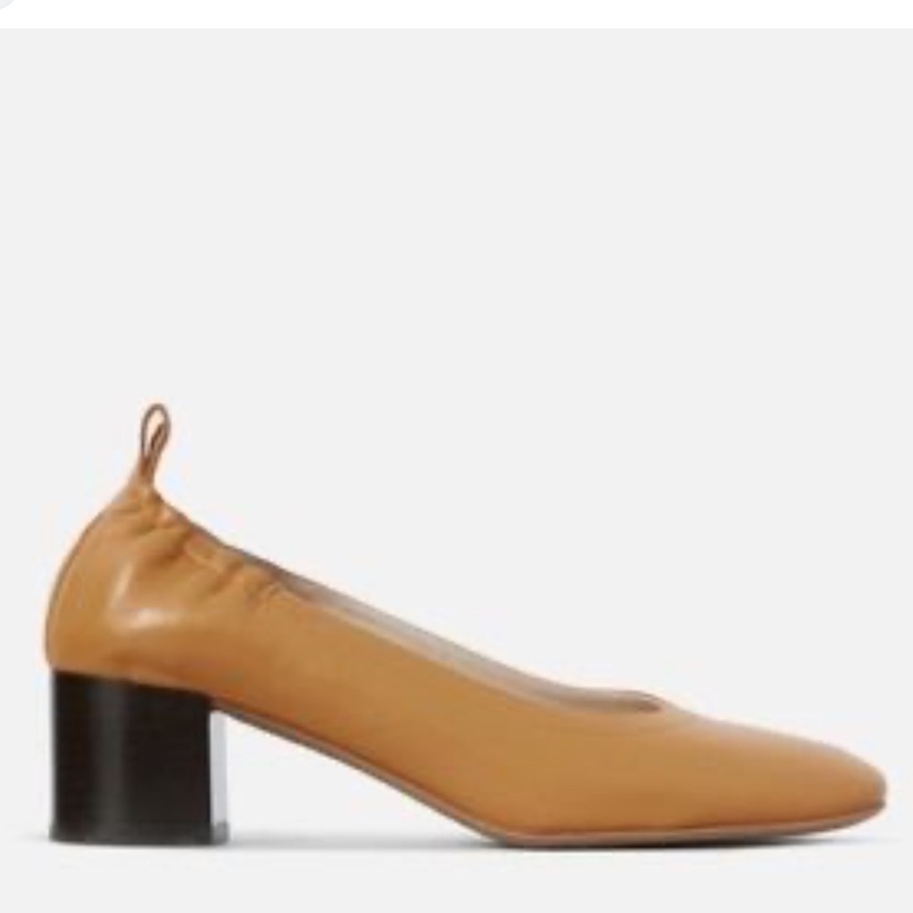 Everlane The Italian Leather Day Heel
Color: Honey
Size: 9

NWOB